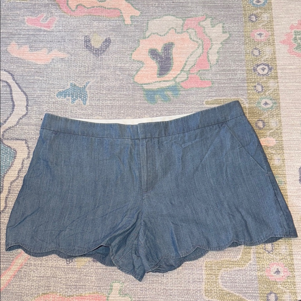 Club Monaco Scallop denim/linen shorts. Size 10